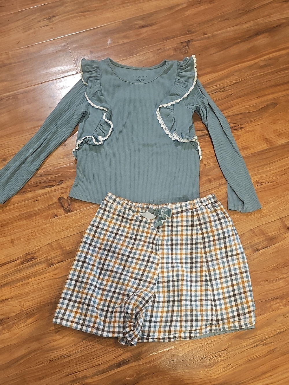 Max Studio Girls Green Ruffle Top & Plaid Shorts Set